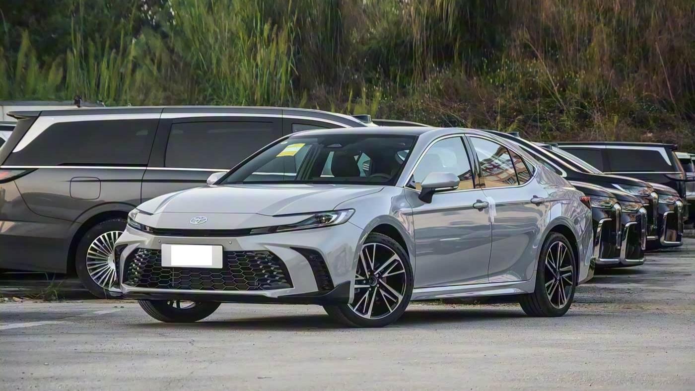 全新丰田凯美瑞上市！售价亲民，全新外观年轻动感，搭载2.5L双擎