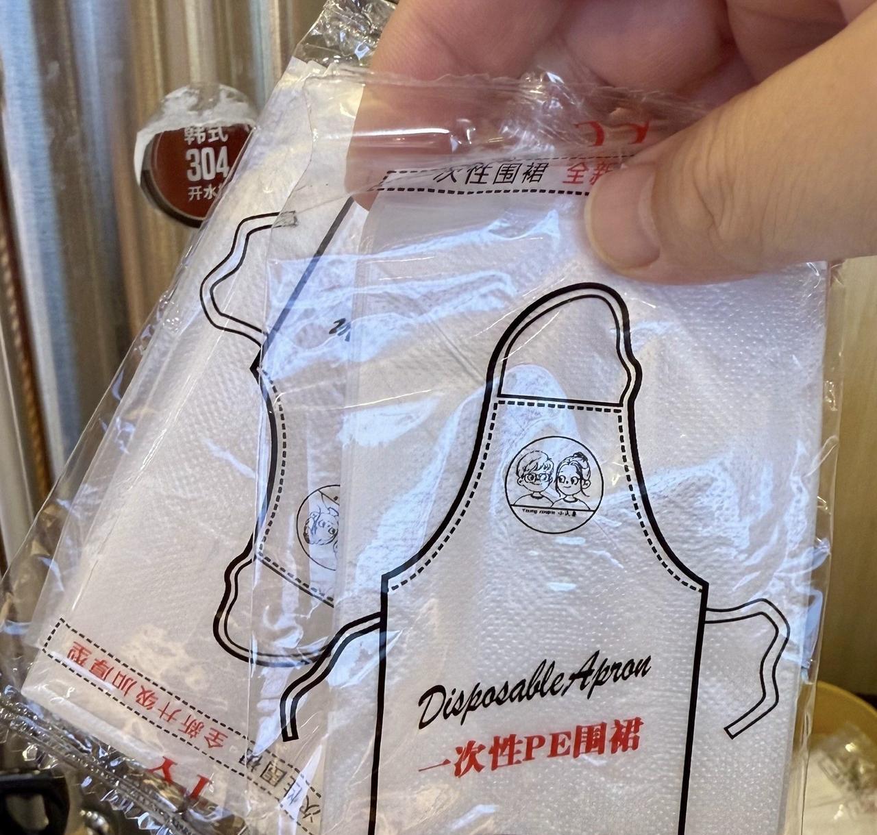 一个吃面的围裙就把西安的餐饮服务比下去了。
来长春和朋友喝了酒后第二天寻思着吃喝