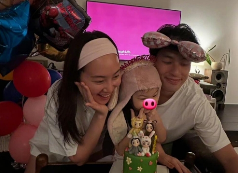 杨祐宁女儿四周岁生日，温馨庆祝显活泼可爱

杨祐宁的女儿anha迎来了她的四周岁
