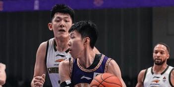 北控男篮战胜了辽宁男篮，不过廖三宁的进步还是没有满足球迷对于他的要求，虽然主教练