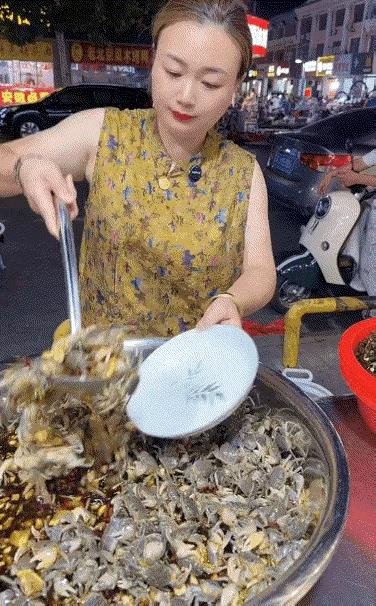 这还是活的呀！能吃吗？