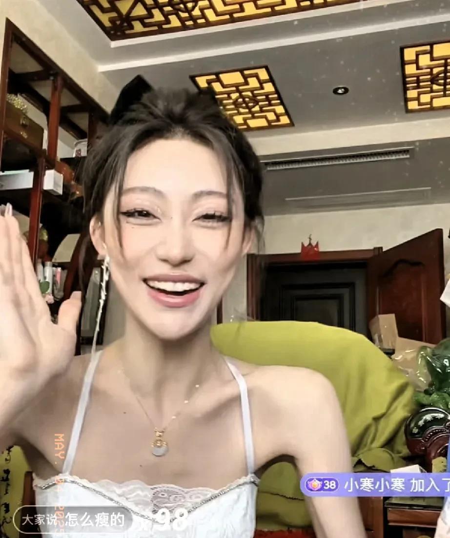 这个女网红是我们平遥的，插足别人的家庭，最后分开还给了男方几百万补偿款！以前很瘦