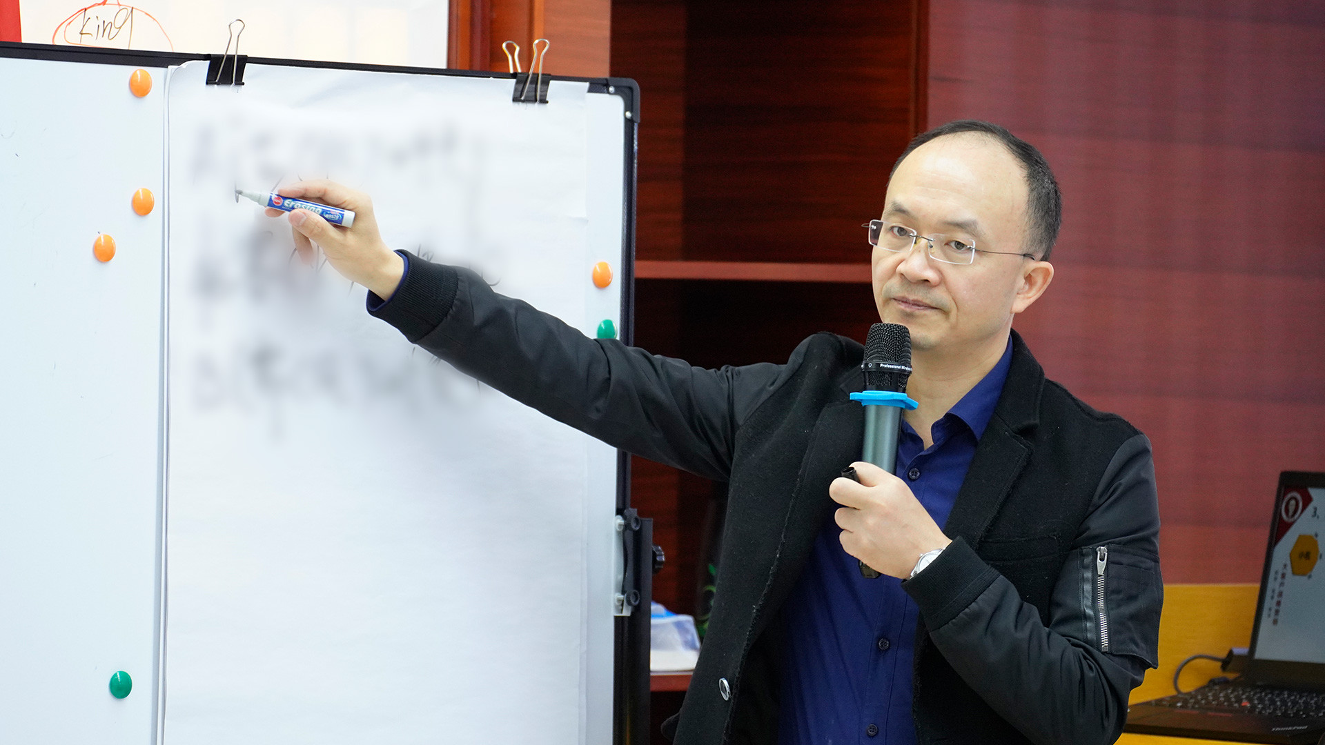 砍价省1500仍懊悔？李力刚谈判踢皮球策略避坑