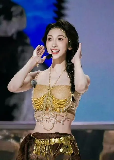 张小婉这腰，真是绝绝子。

