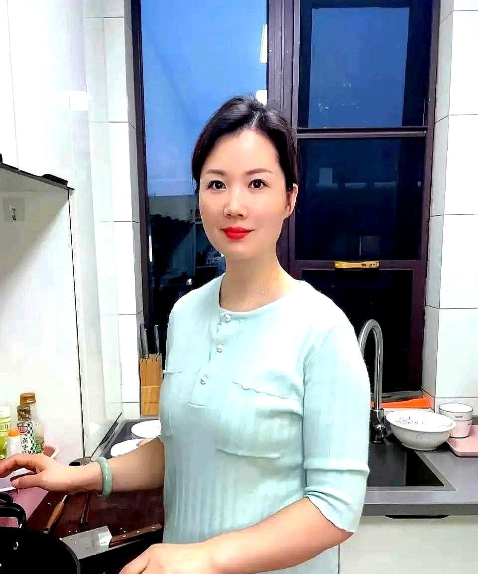 我家保姆阿姨，从我娃刚生下来就在我家干活了，到今年，整整10年，前几天，她找我说