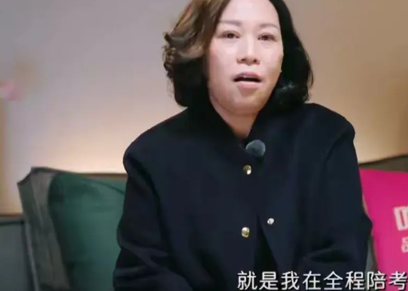 说句实话，程潇的妈妈看着挺苦的，或者女儿让自己财富自由，不需要赚钱了，她也乐不起
