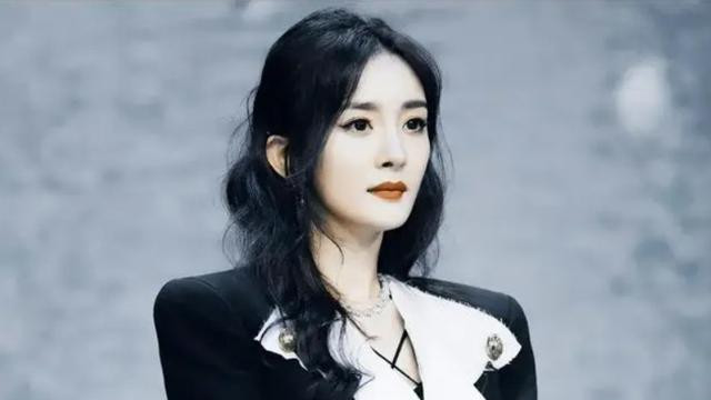 ​一张监狱剧照，半部女性蜕变史，杨幂用亲身经历告诉世界，自己是自己的女王