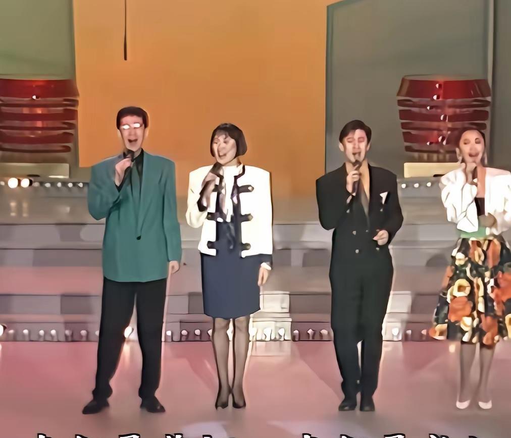 解晓东
我年少时候的男神啊也老了
唉……
岁月不饶人啊
那时候我姐谈对象都是按照