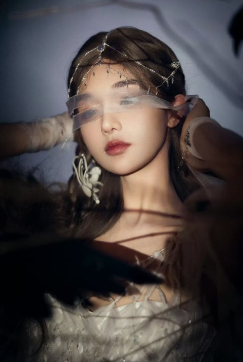 黄霄云这迷离的美感，状态是真的可以，nice的，喜欢！