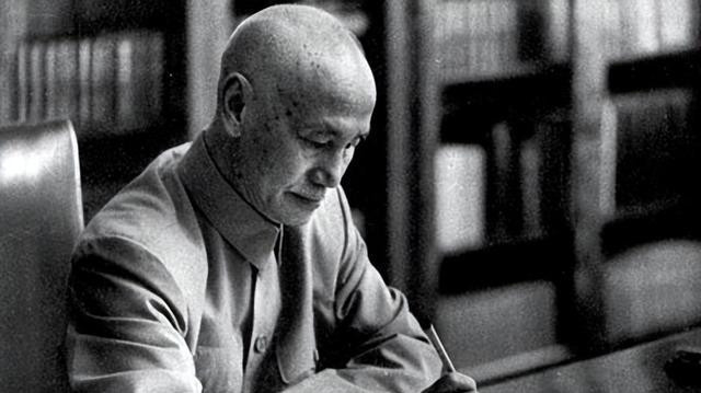 1949年，老蒋让毛人凤暗杀3人，毛人凤看到名单，却一个都不敢动