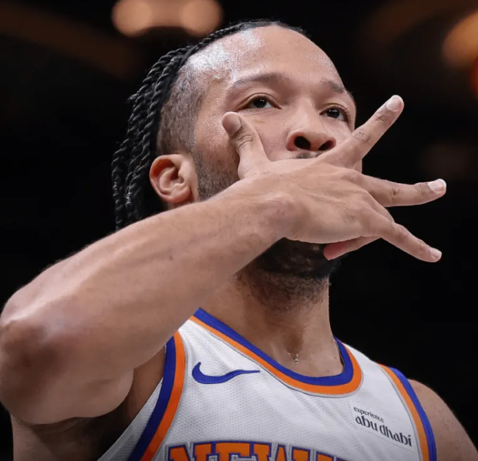 NBA杯小组赛，尼克斯118-109击败雄鹿。
杰伦-布伦森本场比赛出战39分钟