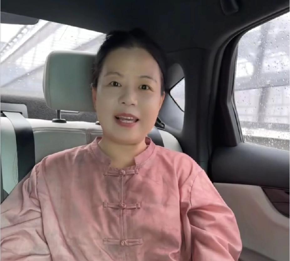 柴桑大姐：几年了，他们36计72变都用尽了。
柴桑大姐直播时说：他们是想尽一切办