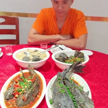 兄弟请客吃饭，我无动于衷