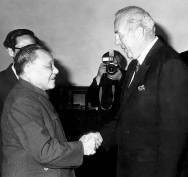 美国国务卿说：中国没有尖端技术，邓小平说：原子弹算不算？