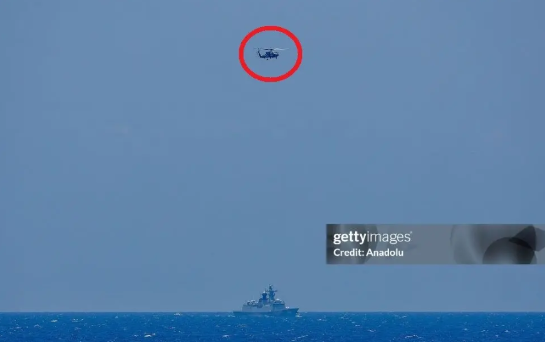 仅余最后50米！美军黑鹰超低空突进逼近054A舰，转瞬便遭遇尴尬一幕

菲媒近日