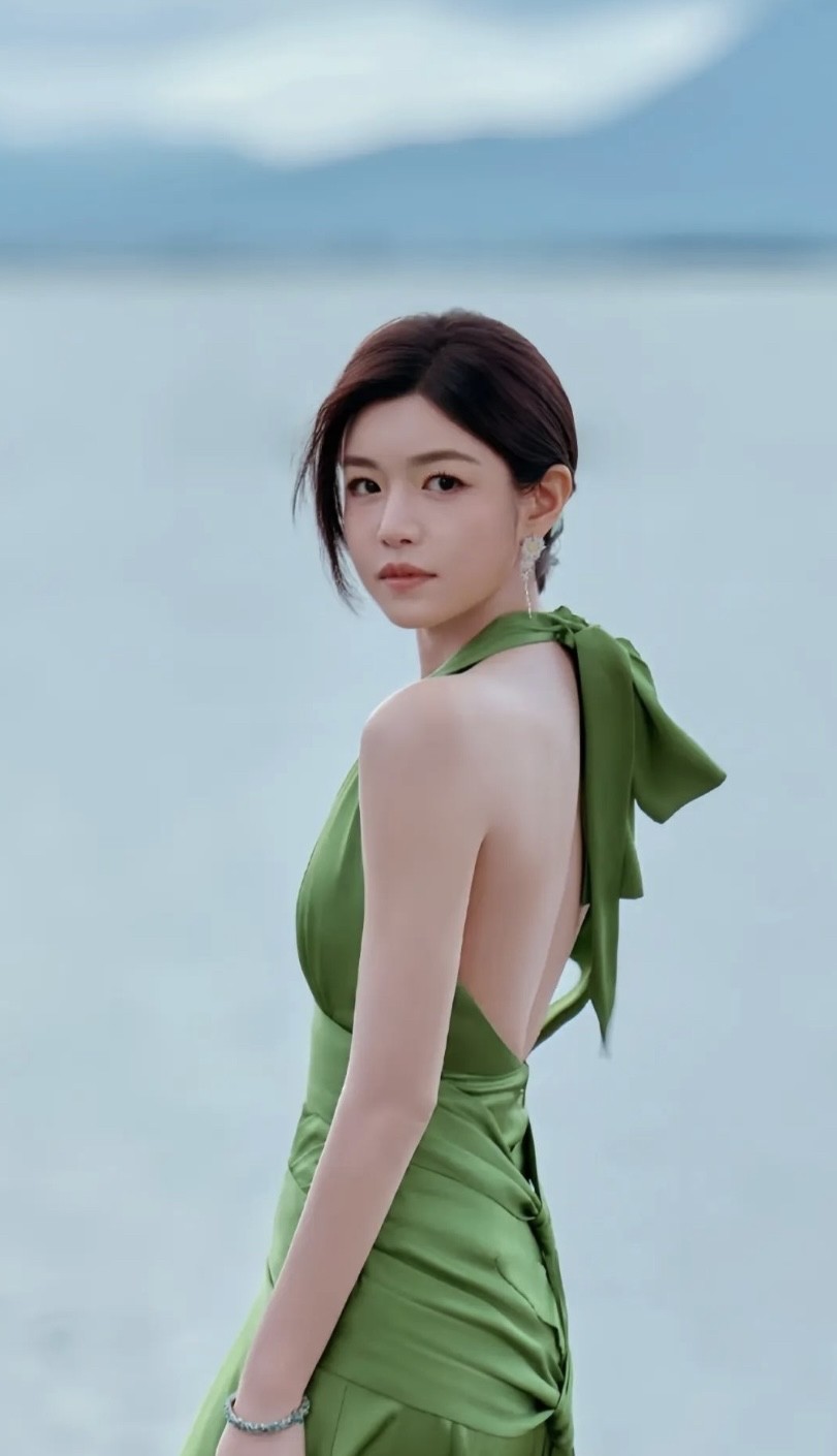 陈妍希如今的状态
是愈发年轻了
果然是女人离开男人就如同重生一般
离婚后的她变得