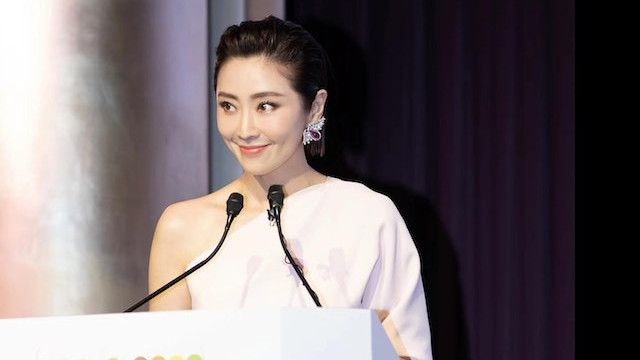 50岁张玉珊人美心善，曾是大哥向华胜女友，今因爱情滋润靓到发光