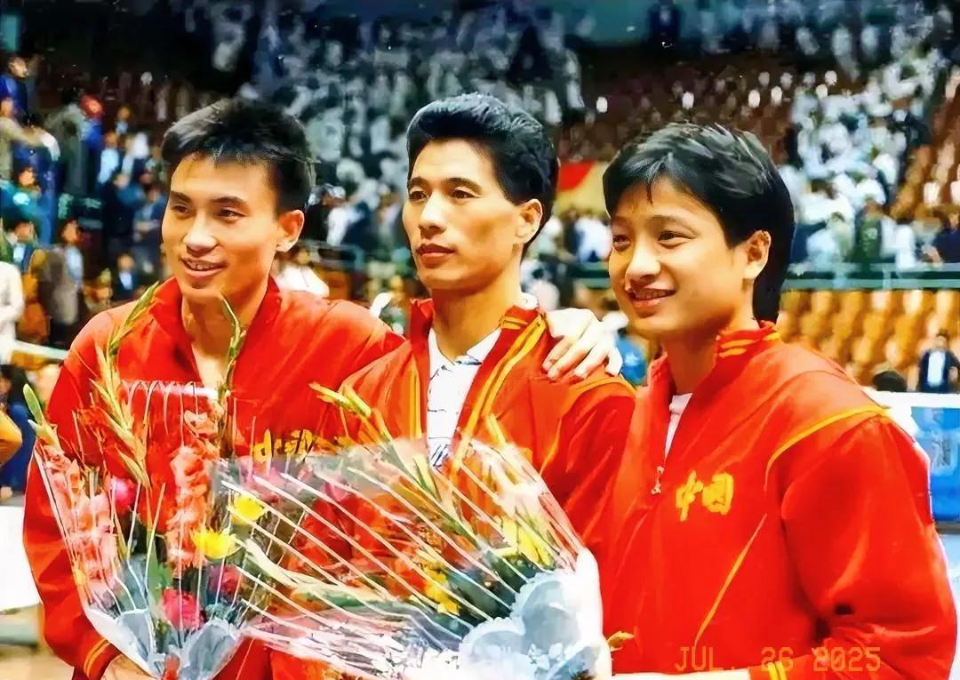 8090年代
中国羽毛球男队三剑客
左起：赵剑华、熊国宝和杨阳。