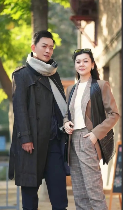 我真没想到黄海冰的爱人竟然是甄锡，她的美丽实在是太让人惊艳了。