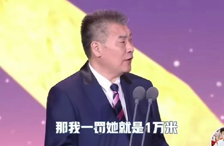 万万没想到！
被全网宠上天的莎莎，
原来还有这一面！
李隼爷爷说她是刺头，
动不