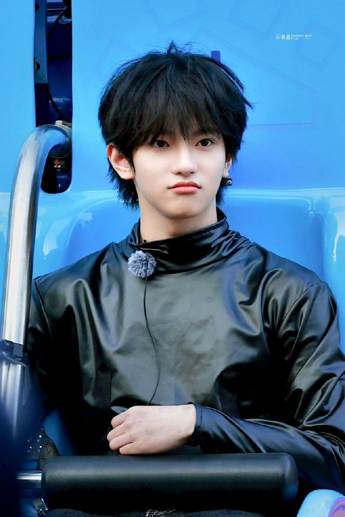 被吓到后下意识的反应好真实
果然萌是一种天赋
期待正片播出