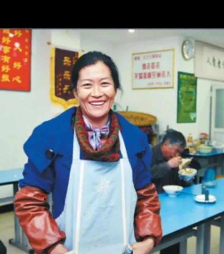 昆明这家“爱心食堂”骗了所有人！残疾老板的谎言令人泪目……

三块钱一餐，8