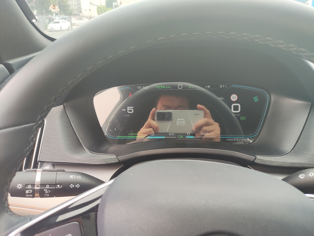 不是你的比亚迪
月初启动发动机的时候还有提示，显示HEV,可以手动切换到EV.