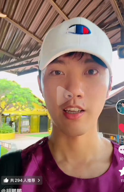 笑的肚皮子疼[笑哭]与辉同行鹏鹏今天在泰国声明自己单身，他今天的文案抢镜！文案中
