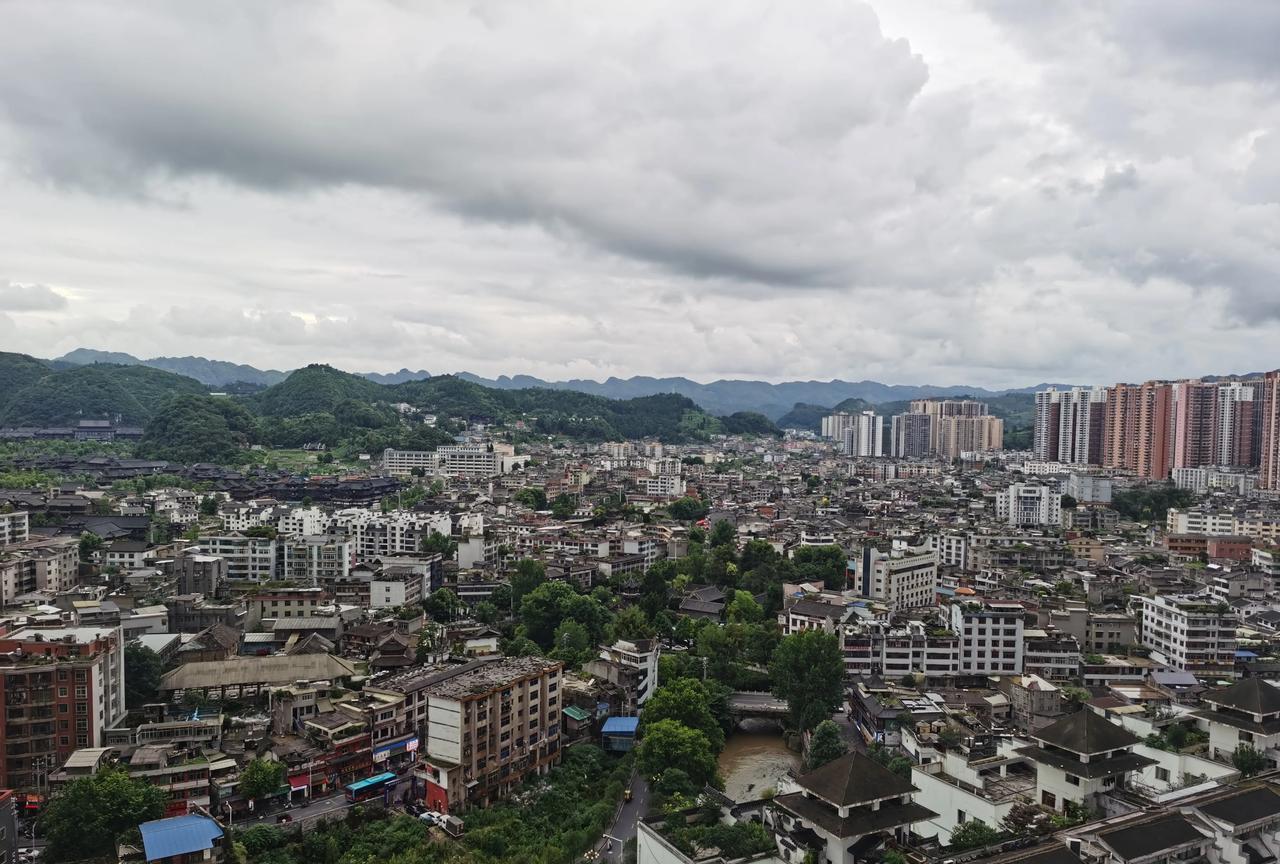 大学生正在抢夺村干部的饭碗
以前对村干部的印象，都是些上了年纪的长者，现在到村里