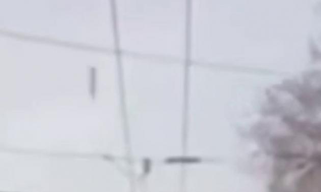 苏梅导弹袭击被拍下，防空系统未能拦截  位于俄乌边境附近的苏梅市，今天上午遭到两