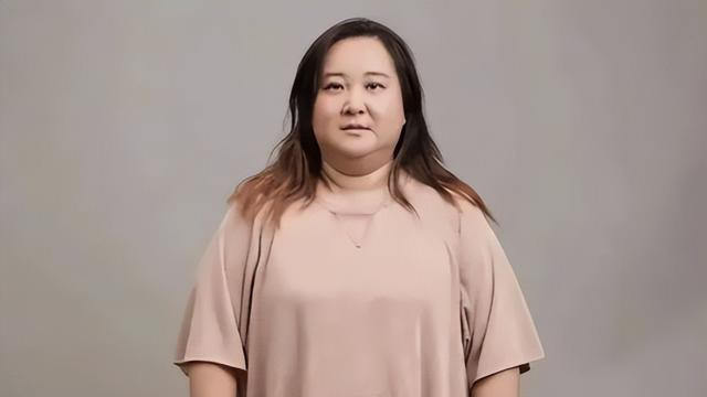 面相早变了，吃完《热辣滚烫》红利的贾玲，又回到了她的“怪圈”