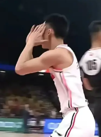 徐杰的小脸捂早了，还没确定能赢，着急捂啥脸？闹了多少笑话，这个老毛病就是改不了？