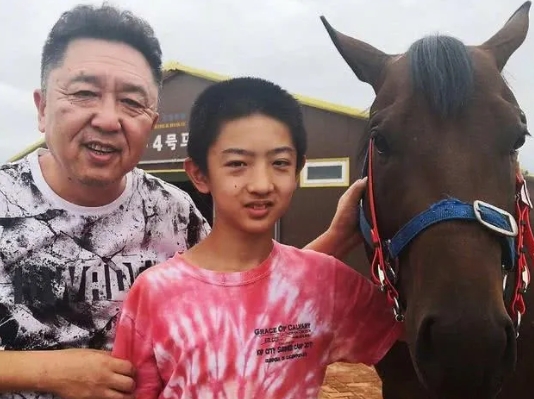 2006年，于谦和妻子白慧明生下一个儿子，取名于思洋，到6岁时，小伙子特别调皮，