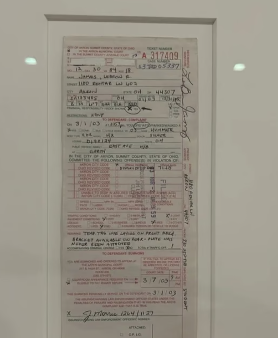 这都能卖？詹姆斯03年签名交通罚单被拍卖 以8500美元价格成交
