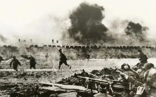 1948年东北大决战，蒋介石带11个师围攻，林彪一句话让所有人都懵了，最终52天全歼47万敌军！