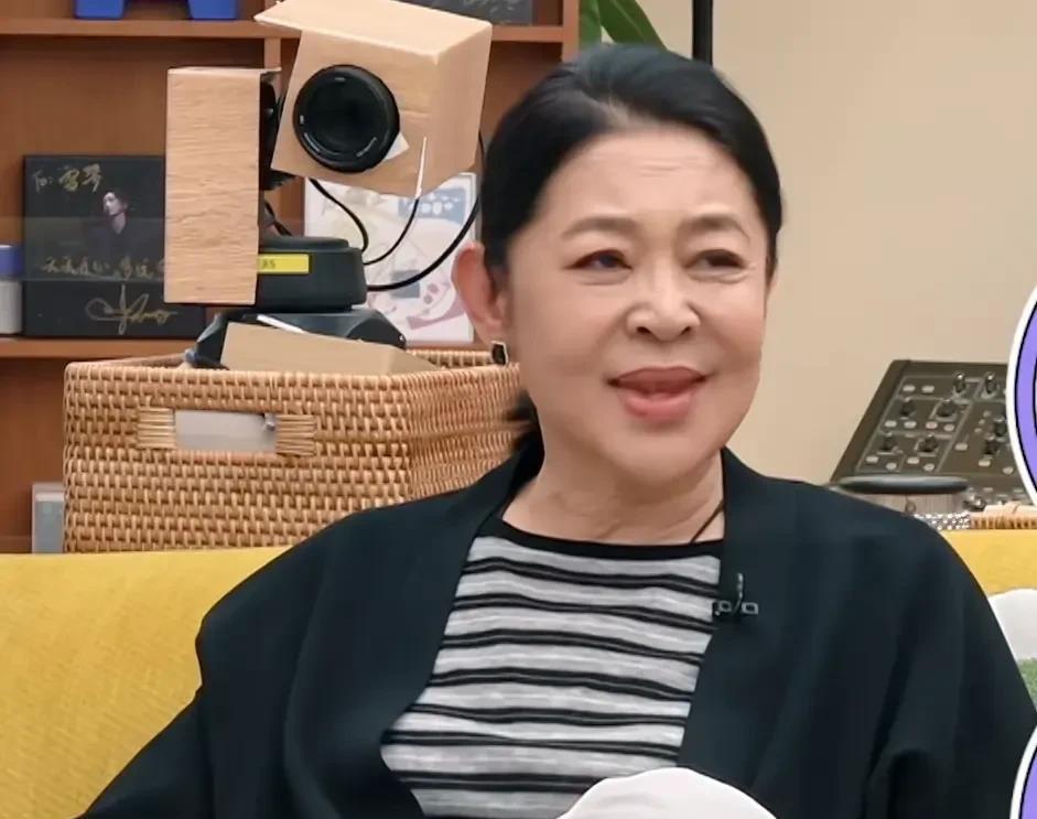 倪萍问杨子:“家里的经济大权是在你这吗？”杨子点点头。
倪萍吓了一跳:“钱全在你