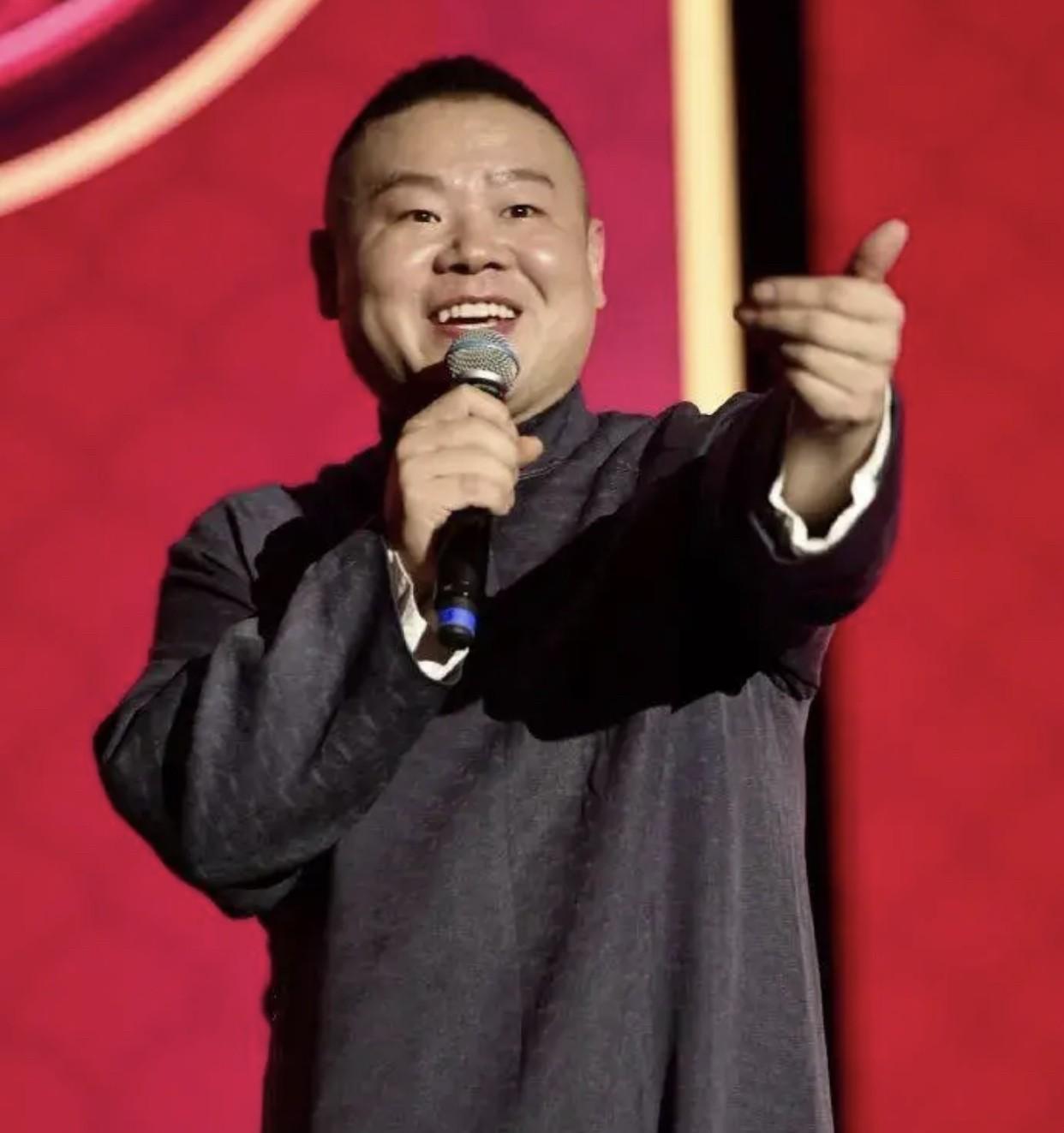岳云鹏刚宣布开演唱会的时候，
我就很好奇他会唱什么歌，
随着网友拍的彩排视频流出