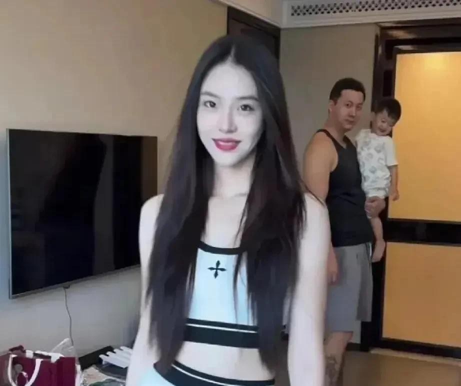 傅潇倩婆家力挺其事业发展





豪门媳妇不好当？傅潇倩却活成了爽文女主。毕业