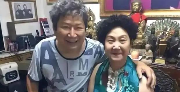 1991年，79岁的美国老太丽斯癌症发作，弥留之际，她将70亿美元的遗产留给了4