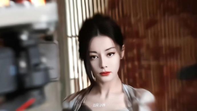 迪丽热巴在《枭起青壤》中表现力极强，视觉冲击力满分