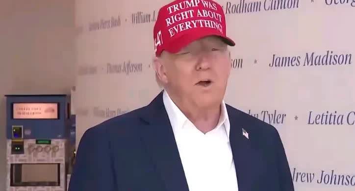 美国总统唐纳德·J·特朗普今天早些时候在椭圆形办公室对记者表示，他支持将部分爱泼