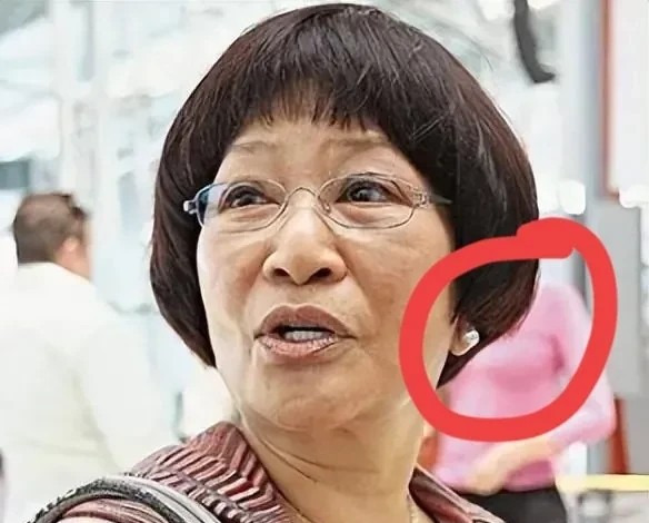 李兆基前妻净身出户











天哪！世界上居然有比大S还狠的女人？她