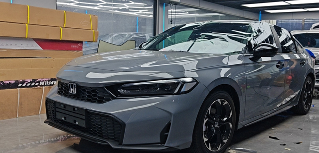 思域颜值相当不错
从车头看车还挺大，但是别的角度就显小了