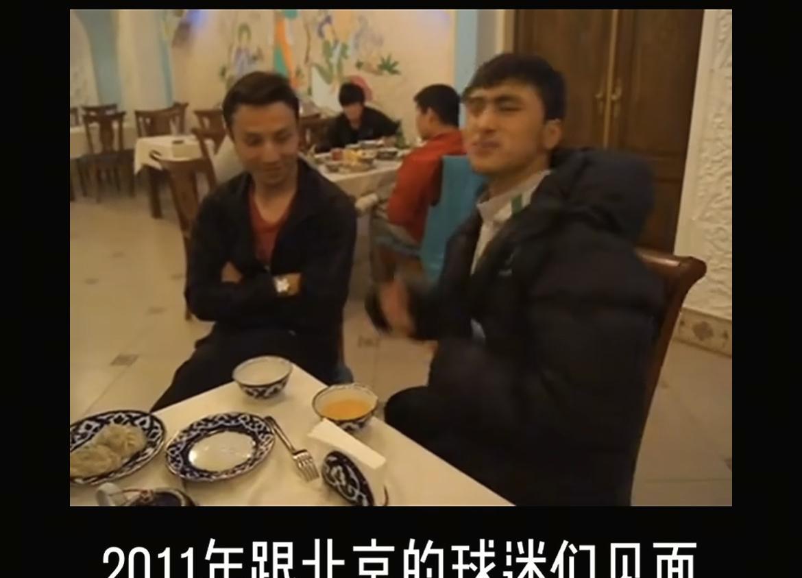 前国奥球员巴力晒出了2011年他和球迷见面的照片。那时的巴力可以说是国内足坛的超