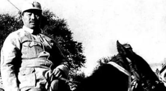 1939年，120师独1旅副旅长已经24岁了，还是孑然一身。战友给介绍了一个女排