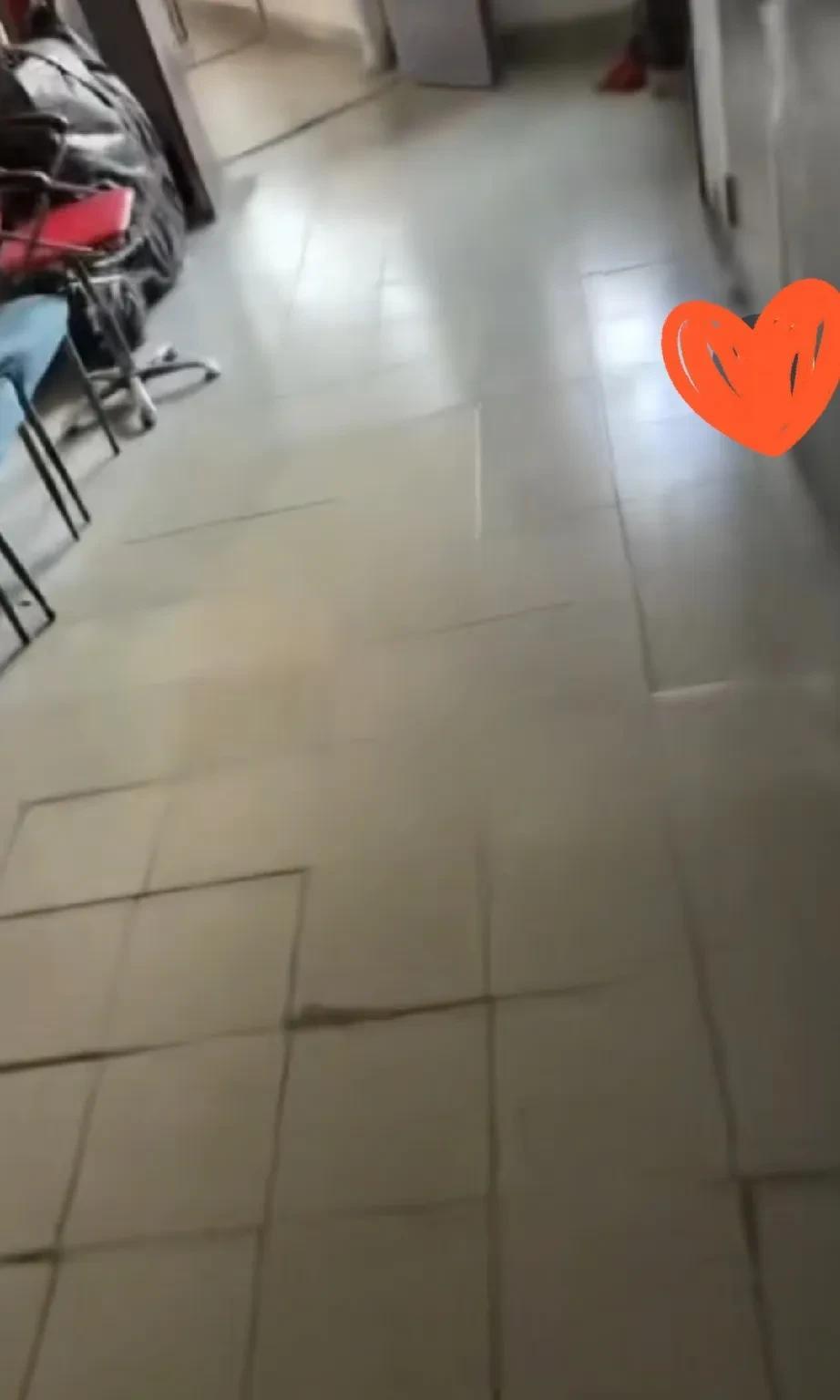 昨天发生了一件令人后背发凉的事件，一名海港球迷公然的跑到一位申花博主家里偷拍，据
