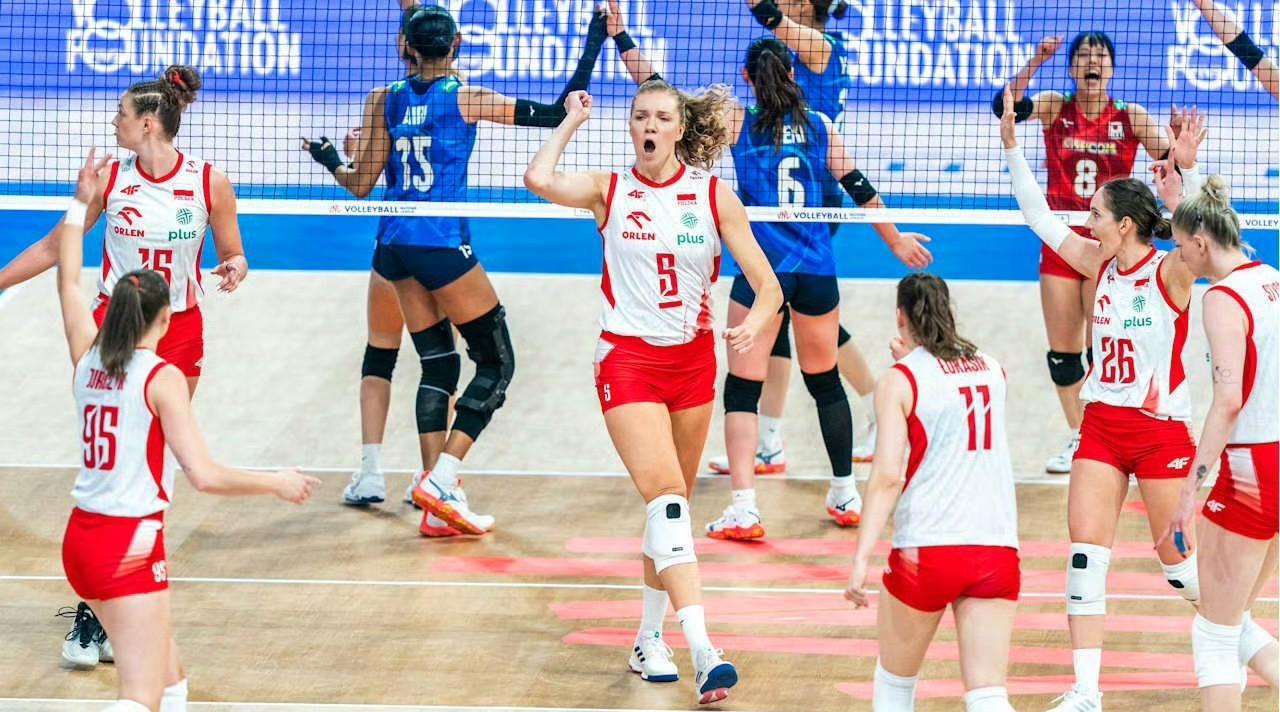 输掉比赛后日本女排被扣除7.38分，总分348.27即时下降一位暂列第五，中国女