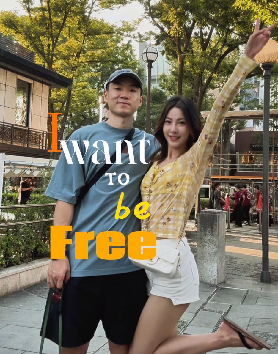 高诗岩和妻子开心度假，妻子身材高挑、气质优雅。
近日，国家男篮队员高诗岩在个人社