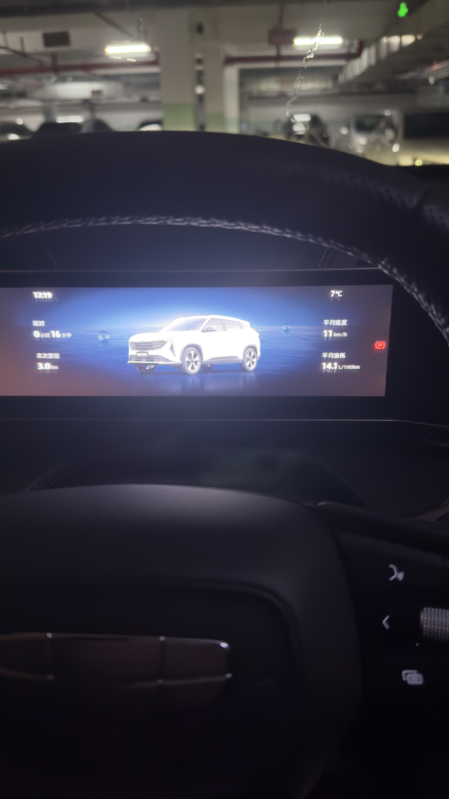 车子在2023年9月份买的
跑了8000公里，给老婆接孩子用，我偶尔开开，开的感