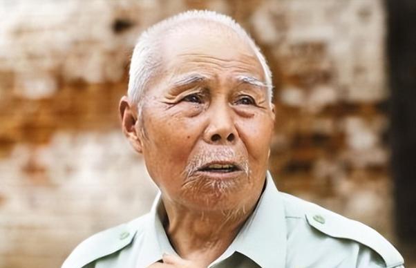 1956年，一名解放军少尉转业，月薪66元。



秋风送爽，福州城弥漫着桂花香